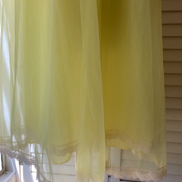 Vintage Canary Yellow Waltz Length Peignoir Set - Picture 12 of 15